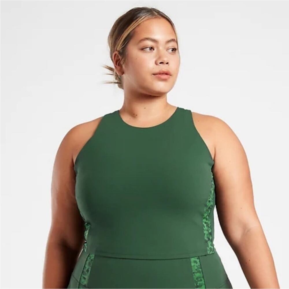 Athleta Conscious Crop Serene Top for D-DD Cups in Green - Size 3X